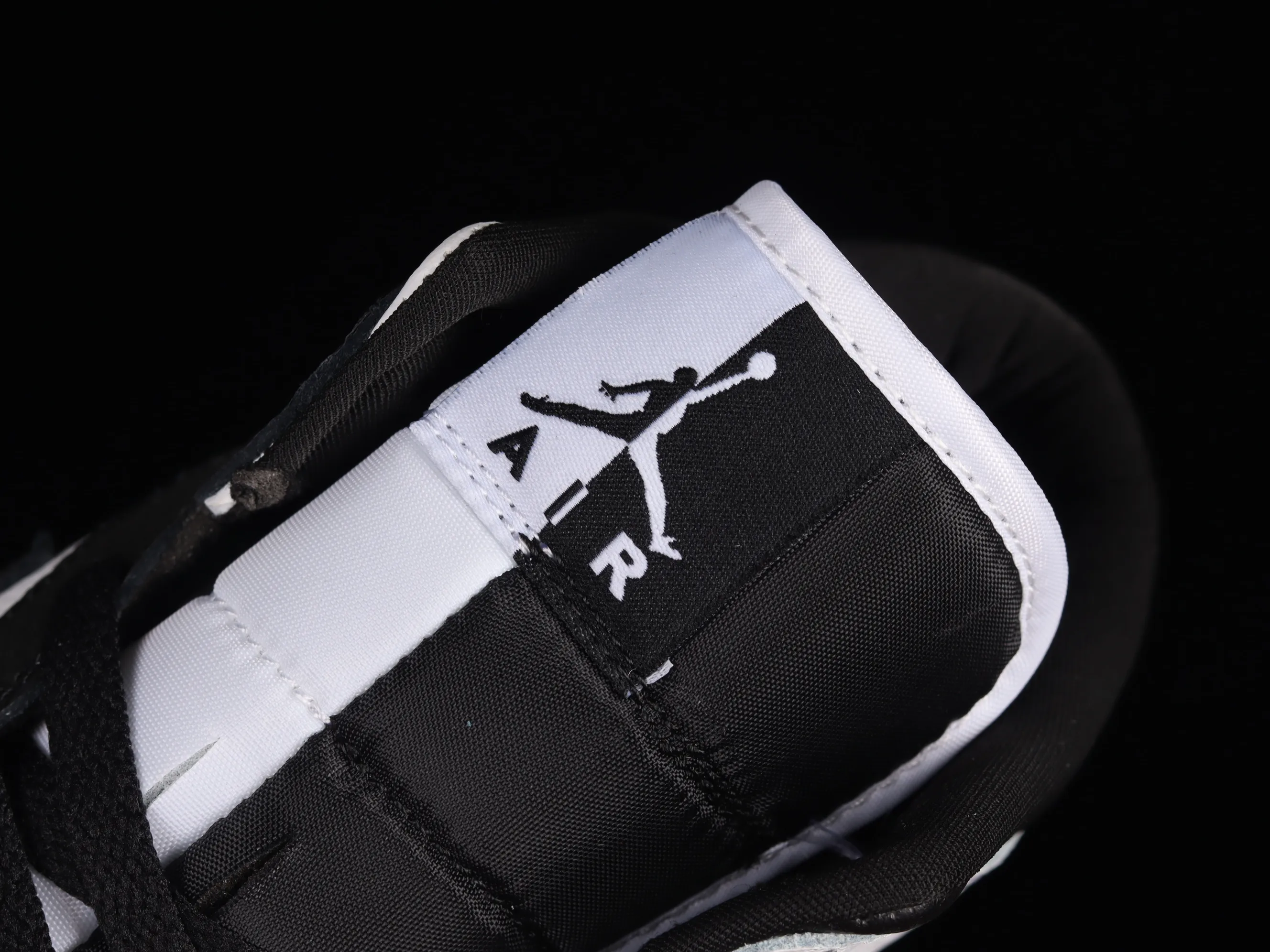 All Categories Air Jordan Jordan Series Basketball Shoes Air Jordan 1 Mid Air Jordan 1 Mid "Homage" AJ1 Joe 1 Black and White Panda China Basketball Shoes DR0501-101